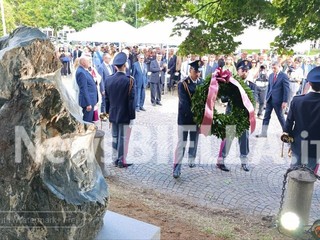 Ai Giardini Zumaglini un monumento per ricordare Francesco Cusano. Olivero: "Un'opera capace di parlare a tutti" FOTO e VIDEO Mattia Baù per newsbiella.it
