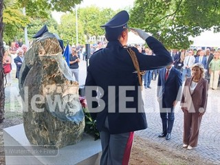 Ai Giardini Zumaglini un monumento per ricordare Francesco Cusano. Olivero: "Un'opera capace di parlare a tutti" FOTO e VIDEO Mattia Baù per newsbiella.it