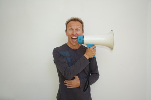 Cristiano Militello chiude il Festival dei Libri Sportivi a Busto Arsizio con lo spettacolo “Mi saluta... Cristiano Militello?”