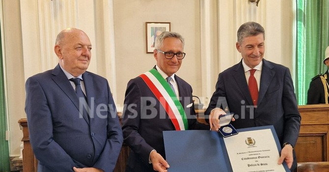Biella, cittadinanza onoraria alla Polizia di Stato nel ricordo di Cusano. Pisani: "Onorato di essere qui" Biella, cittadinanza onoraria alla Polizia di Stato nel ricordo di Cusano. Pisani: "Onorato di essere qui"