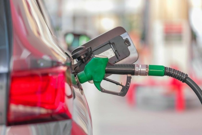 Riallineamento delle accise: cala la benzina e aumenta il gasolio Riallineamento delle accise: cala la benzina e aumenta il gasolio