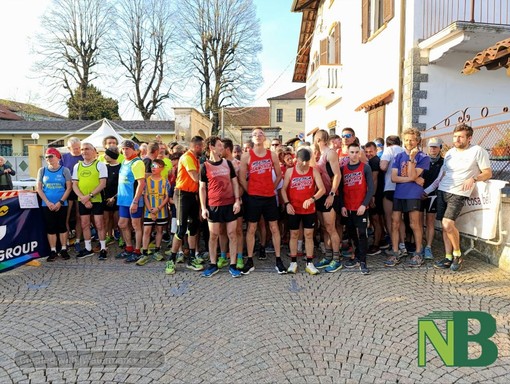 In 182 i runners sulla linea di partenza per la seconda edizione della Corsa della Vietta foto Mattia Baù per newsbiella.it