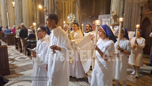 Corpus Domini a Biella: fedeli in processione dopo la Messa FOTO Nicola Rasolo per newsbiella.it