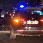 Cerrione, auto finisce contro il cancello di una ditta in piena notte (foto di repertorio)