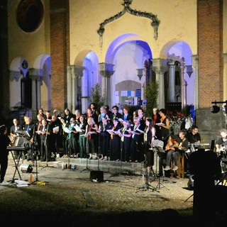Musica sotto le stelle a Rosazza: grande partecipazione per il concerto targato Le Voci del Sabato Sera (foto Paolo Rosazza Pela)