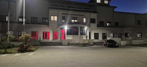 Giornata mondiale della sclerosi multipla, a Biella il Comando Provinciale dei Carabinieri si illumina di arancione Giornata mondiale della sclerosi multipla, a Biella il Comando Provinciale dei Carabinieri si illumina di arancione