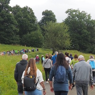 Prevenzione del Suicidio, grande partecipazione alla camminata “Un passo alla volta… insieme” a Valdilana FOTO