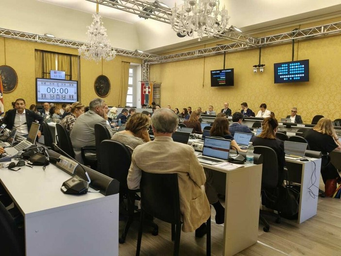 Botta e risposta tra FdI e AVS in consiglio regionale sul caso Zappalà
