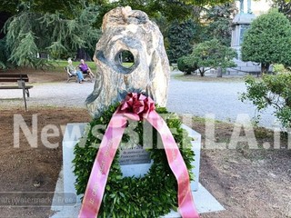 Ai Giardini Zumaglini un monumento per ricordare Francesco Cusano. Olivero: "Un'opera capace di parlare a tutti" FOTO e VIDEO Mattia Baù per newsbiella.it