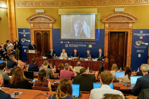 Al via la nuova edizione della Carta Dedicata a Te: 1.000 euro per le famiglie Al via la nuova edizione della Carta Dedicata a Te: 1.000 euro per le famiglie