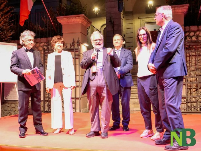 Candelo chiama New York, piazza Castello diventa vetrina internazionale con la sfilata di moda (foto di Davide Finatti per newsbiella.it) Candelo chiama New York, piazza Castello diventa vetrina internazionale con la sfilata di moda (foto di Davide Finatti per newsbiella.it)