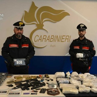 Dal Nord-ovest (AT), 22 kg di cocaina, armi e munizioni: condanna a 10 anni