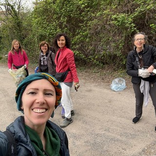 Due ore dedicate all’ambiente, cleanup a Biella: tra i rifiuti abbandonati anche un trattorino giocattolo FOTO