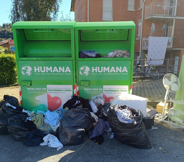 Un lettore: "Cassonetti Humana pieni ad Andorno". Cosrab cerca un nuovo gestore Un lettore: "Cassonetti Humana pieni ad Andorno". Cosrab cerca un nuovo gestore