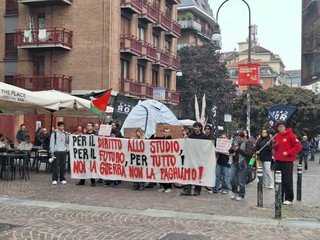 Dalle occupazioni alla piazza: gli studenti torinesi alzano la voce contro il governo Meloni Dalle occupazioni alla piazza: gli studenti torinesi alzano la voce contro il governo Meloni