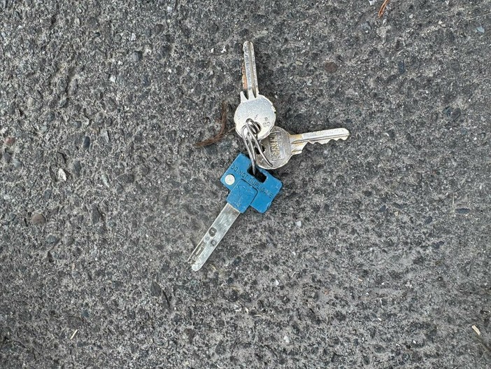 Biella, trovate chiavi per terra: a chi appartengono?