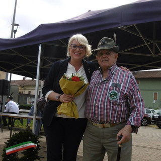 Cerrione in festa per i 90 anni degli Alpini, c'è anche la consigliera regionale Elena Rocchi