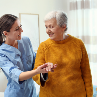 Colf e badanti: in Piemonte cala il lavoro regolare, Biella affronta l'inverno demografico