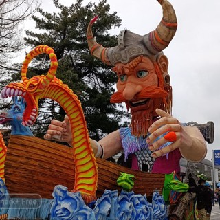 A Chiavazza è carnevale con la sfilata dei carri!