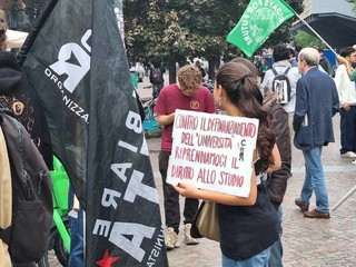 Dalle occupazioni alla piazza: gli studenti torinesi alzano la voce contro il governo Meloni Dalle occupazioni alla piazza: gli studenti torinesi alzano la voce contro il governo Meloni
