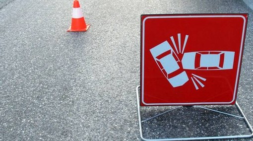 Tre auto coinvolte in un incidente in via Crevacuore: nessun ferito Tre auto coinvolte in un incidente in via Crevacuore: nessun ferito