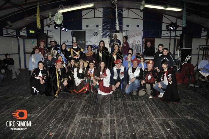 Maschere ospiti e tradizione, a Roppolo nuovo atto del Carnevale (foto di Ciro Simoni)