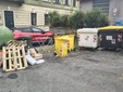 Biella: e attorno alla campana del vetro spuntano anche...uno zaino di scuola e uno stendino Biella: e attorno alla campana del vetro spuntano anche...uno zaino di scuola e uno stendino