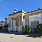 Biella, anziana derubata al cimitero di Chiavazza: le strappano la collana mentre visita la tomba del marito