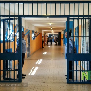Aggressione nel carcere di Biella, due agenti feriti: i sindacati chiedono interventi urgenti