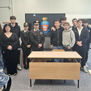 Carabinieri di Cavaglià incontrano gli studenti dell’Istituto Alberghiero Gae Aulenti: una lezione di legalità e consapevolezza