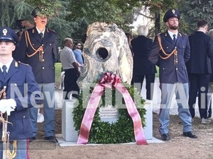 Ai Giardini Zumaglini un monumento per ricordare Francesco Cusano. Olivero: "Un'opera capace di parlare a tutti" FOTO e VIDEO Mattia Baù per newsbiella.it Ai Giardini Zumaglini un monumento per ricordare Francesco Cusano. Olivero: "Un'opera capace di parlare a tutti" FOTO e VIDEO Mattia Baù per newsbiella.it