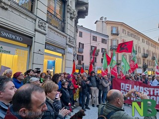 Biella, manifestazione in piazza Santa Marta dopo le dimissioni di Delmastro FOTO Nicola Rasolo per newsbiella.it