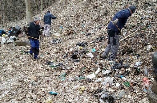Dopo mezzo secolo riemerge una discarica a Zumaglia Dopo mezzo secolo riemerge una discarica a Zumaglia