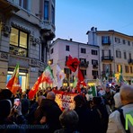 Biella, manifestazione in piazza Santa Marta dopo le dimissioni di Delmastro FOTO Nicola Rasolo per newsbiella.it