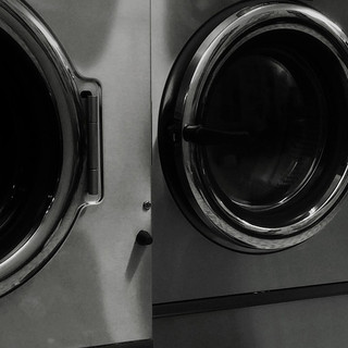 Biella: Tenta il furto ai gettoni della lavanderia: uomo ripreso dalle videocamere