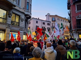 Biella, manifestazione in piazza Santa Marta dopo le dimissioni di Delmastro FOTO Nicola Rasolo per newsbiella.it
