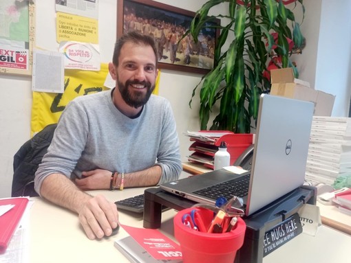 La Cgil Biella lancia l'allarme: “Salta il bus per 70 operai biellesi, disagi al pendolarismo in Valsesia” La Cgil Biella lancia l'allarme: “Salta il bus per 70 operai biellesi, disagi al pendolarismo in Valsesia”