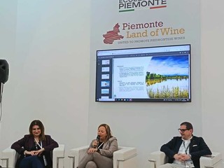 Il Distretto del Cibo incontra il pubblico di Vinitaly 2026: Il Nebbiolo dell’Alto Piemonte si fa Ambasciatore del Territorio Il Distretto del Cibo incontra il pubblico di Vinitaly 2026: Il Nebbiolo dell’Alto Piemonte si fa Ambasciatore del Territorio