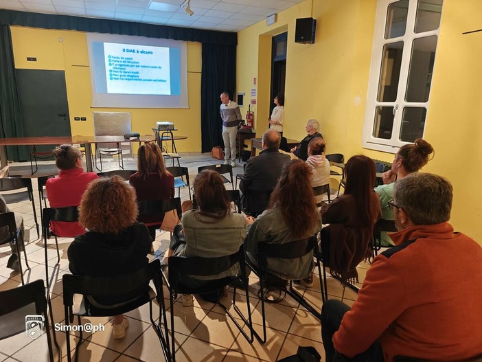 Prevenzione e sicurezza, a Mongrando grande partecipazione per la serata dedicata a BLSD e DAE (foto dalla pagina Facebook di Insieme per Mongrando Michele Teagno Sindaco)