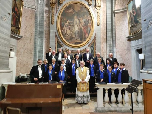 Cavaglià celebra don Adriano: 45 anni al servizio della comunità (foto di Luciano Rosso) Cavaglià celebra don Adriano: 45 anni al servizio della comunità (foto di Luciano Rosso)