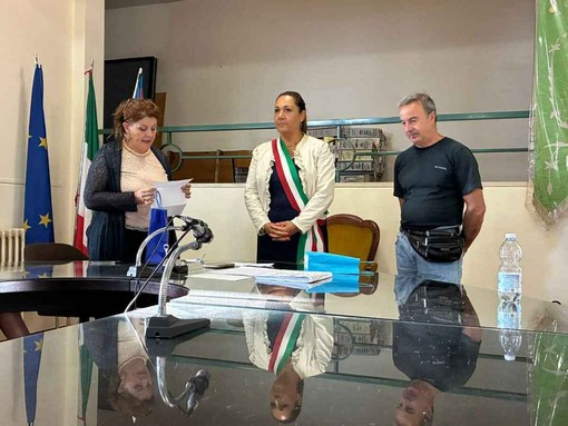 Bioglio, in pensione dipendente storico del Comune: il grazie dell’amministrazione FOTO Bioglio, in pensione dipendente storico del Comune: il grazie dell’amministrazione FOTO