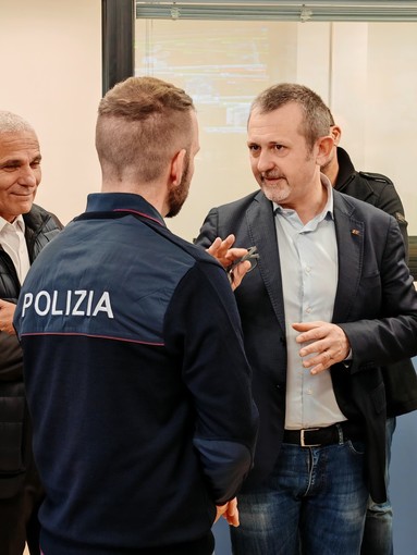 Torino: Delmastro (FdI), "noi esaltiamo divise, sinistra è chi le assalta"