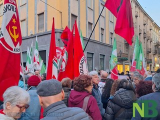 Biella, manifestazione in piazza Santa Marta dopo le dimissioni di Delmastro FOTO Nicola Rasolo per newsbiella.it
