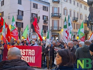 Biella, manifestazione in piazza Santa Marta dopo le dimissioni di Delmastro FOTO Nicola Rasolo per newsbiella.it