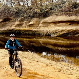 Paesaggi lunari in e-bike: alla scoperta della Baraggia biellese