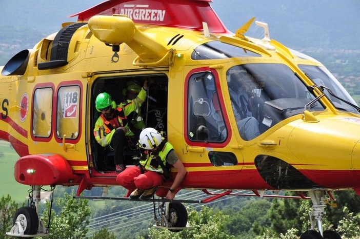 Punto da vespe, ha uno shock anafilattico: soccorso un escursionista in alta Valsessera (foto di repertorio) Punto da vespe, ha uno shock anafilattico: soccorso un escursionista in alta Valsessera (foto di repertorio)