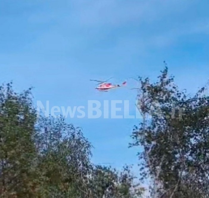 Nessuna traccia dell’anziano scomparso nei boschi della Valle Elvo, di nuovo in campo l’elicottero VIDEO