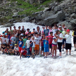 I ragazzi di Estate Insieme incontrano la neve al Mucrone