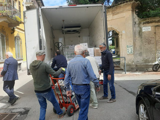 Gli empori solidali gestiti dai volontari una colonna portante della lotta alla povertà che troppi insistono a non vedere
