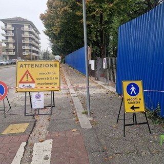 Addio alla vecchia scuola Cerruti a  Biella, al via la demolizione FOTO